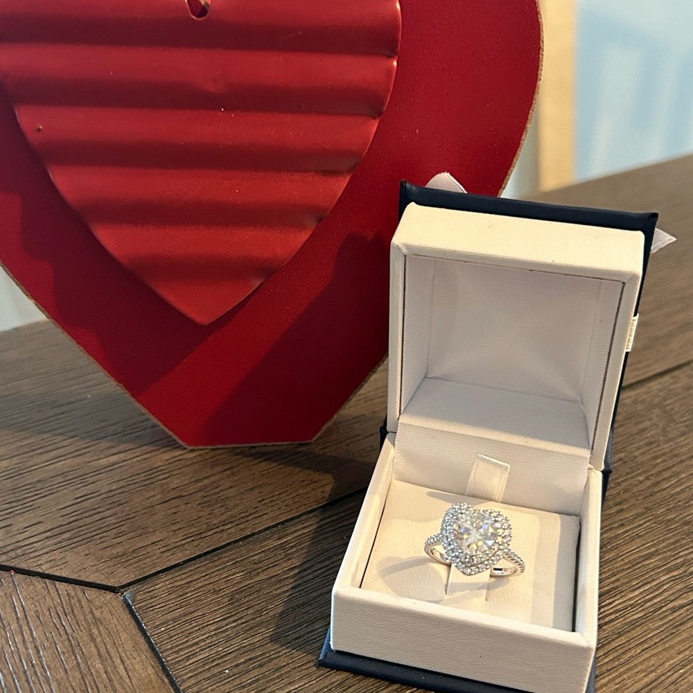 ❤️BN Heart Shaped Diamond Ring ❤️
